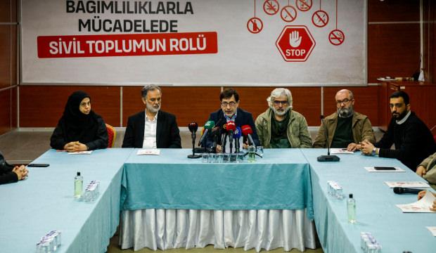 İHH&rsquo;dan dikkat &ccedil;eken rapor: Bağımlılık yaşı 13'e d&uuml;şt&uuml;