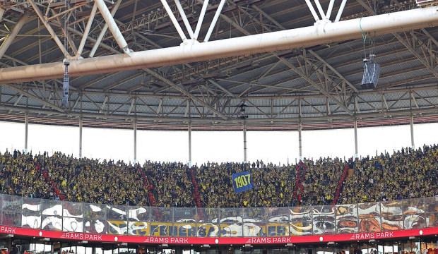 Fenerbah&ccedil;e taraftarları derbi sonrası ayaklandı! İstifaya davet ettiler