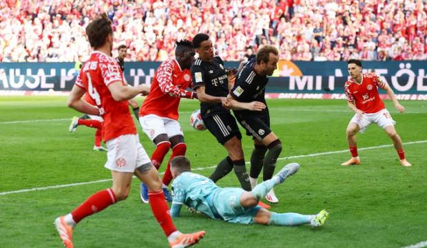 İlk yarıyı 3-0 geride kapatmışlardı! 10 dakikada gol yağdırıp ma&ccedil;ı 4-3 kazandılar