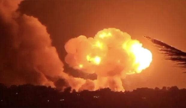 İsrail L&uuml;bnan'da bir mahalleyi ateşe verdi