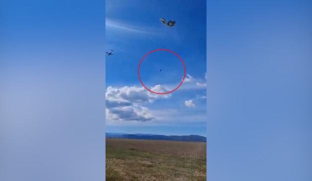 İtalya&rsquo;da askeri g&ouml;rev felaketle bitti: Paraş&uuml;tle indirilen ara&ccedil; yere &ccedil;akıldı