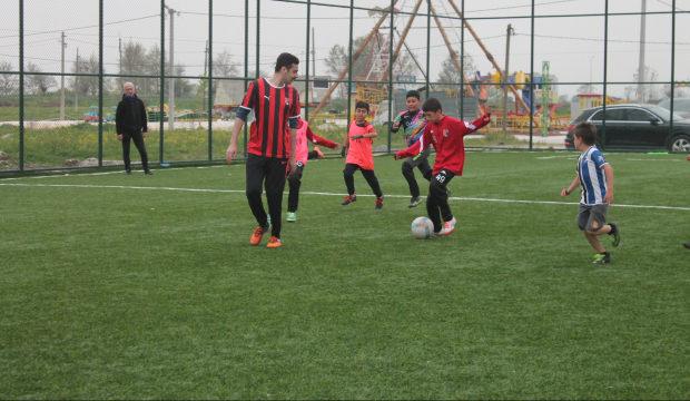 Kaymakam sahaya indi! 4. sınıf &ouml;ğrencileriyle ma&ccedil; yaptı