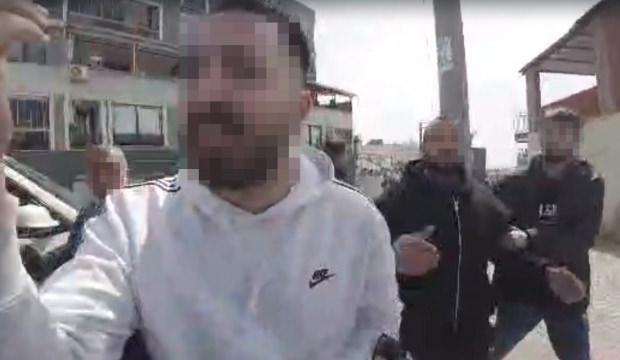 Trafik magandaları korna &ccedil;aldı diye s&uuml;r&uuml;c&uuml;y&uuml; darp etti