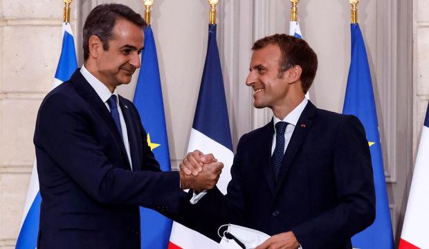 Macron ve Mi&ccedil;otakis imzayı attı! "Anlaşma s&uuml;resiz devam edecek"