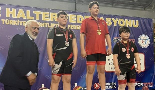 Minik halterci Taha Toprak, T&uuml;rkiye 2'ncisi oldu