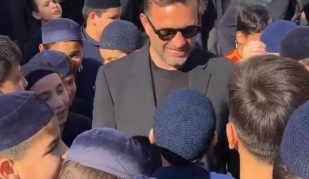 Okan Buruk'tan Kur'an kursu &ouml;ğrencilerine ziyaret! Derbi &ouml;ncesi dua istedi