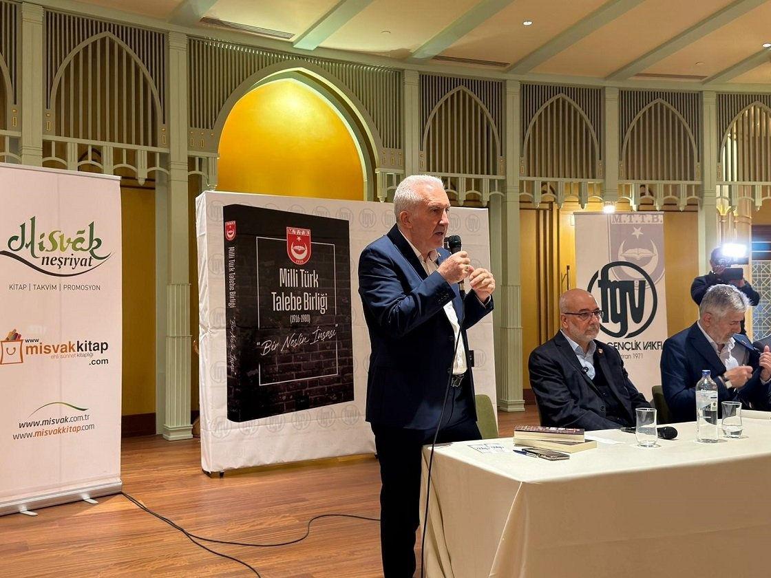 Ali İhsan Gülcü, iki yıl boyunca teşkilatın kendi resmi yayınlarını tarayarak, yaşayan tanıklarla konuşarak ve özel arşivlerden derlenen fotoğraflarla 'bir devrin ruhunu' akıcı bir üslupla 540 sayfaya sığdırmayı başardı.