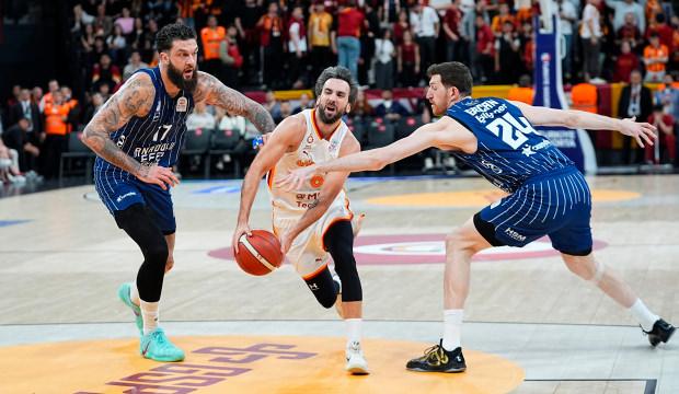 Pota derbisinde kazanan Anadolu Efes!