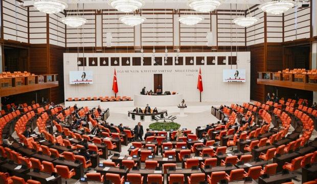 Son dakika haberi: Sosyal medya d&uuml;zenlemesi ve doğum iznini i&ccedil;eren teklif kabul edildi!