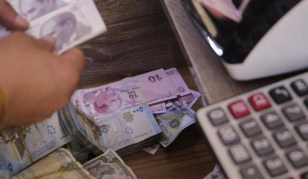 Telefonunda film izlerken hayatının şokunu yaşadı! Banka tazminat &ouml;deyecek