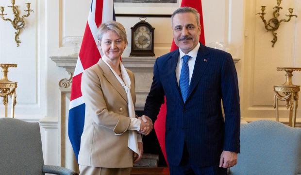 T&uuml;rkiye ve İngiltere anlaşma sağladı! Bakan Fidan imzayı attı