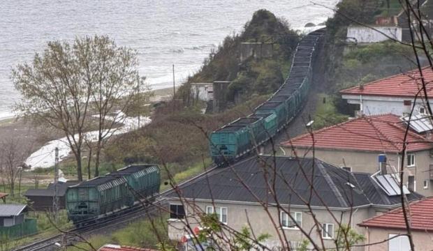 Y&uuml;k treninin vagonları ayrıldı, seferler aksadı