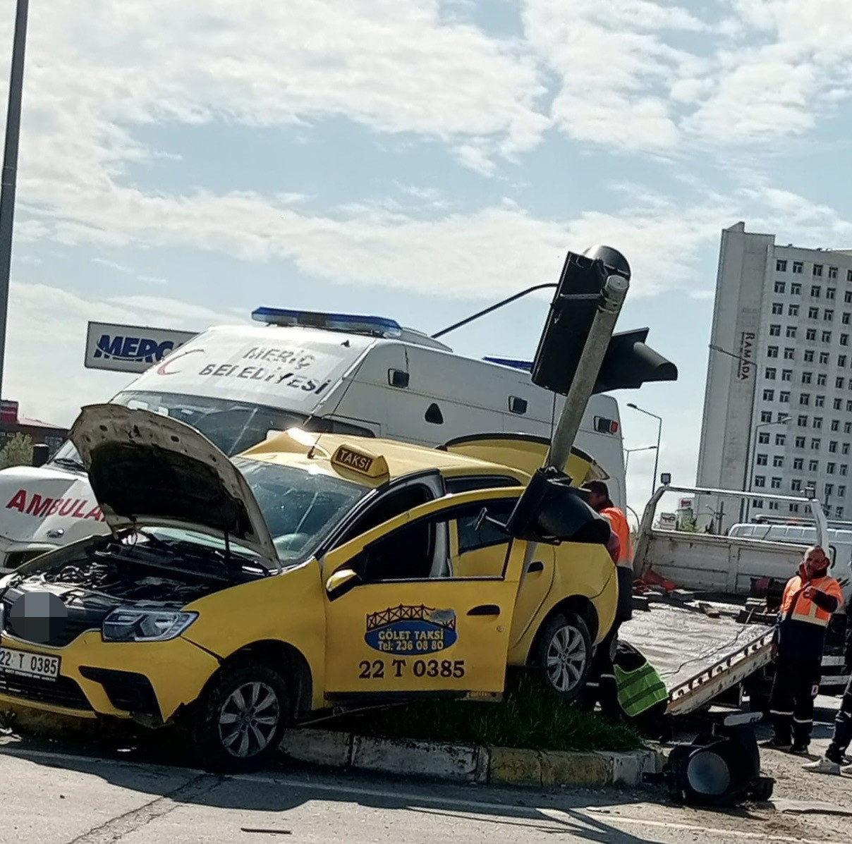 Olay yerine çok sayıda ekip sevk edildi. 