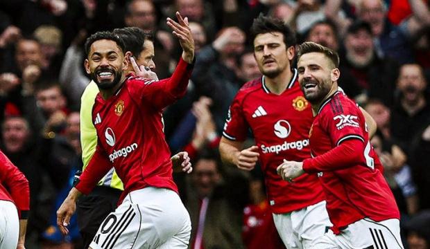 5 goll&uuml; ma&ccedil;ta Manchester United Liverpool'a karşı 10 yıl sonra ilki başardı!