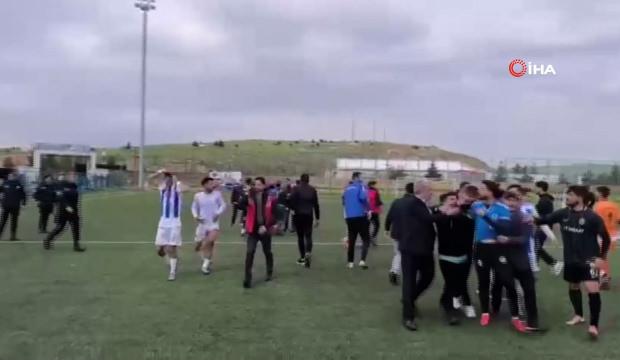 9 goll&uuml; ma&ccedil;ın ardından saha savaş alanına d&ouml;nd&uuml;