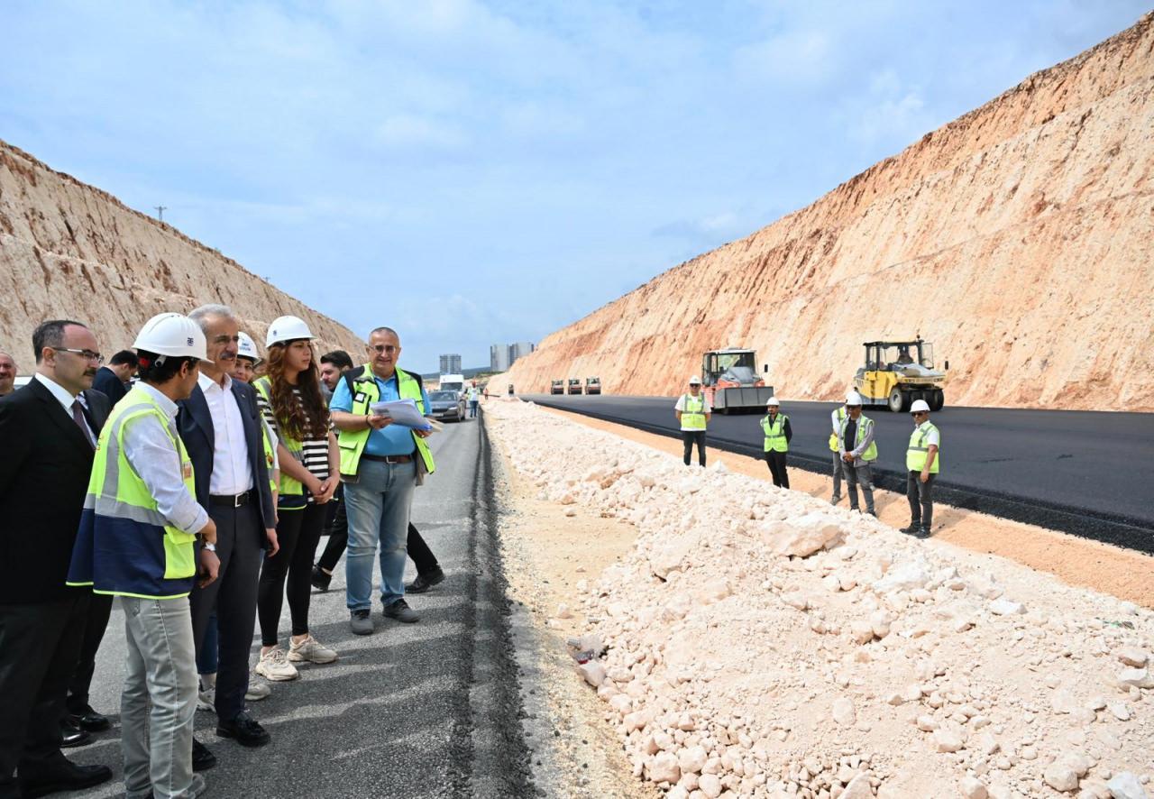 Bakan Uraloğlu müjdeyi verdi: 2,5 saatlik yol 18 dakikaya düşüyor