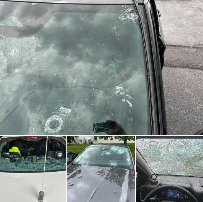 Dolu, araçlara hasar verdi.