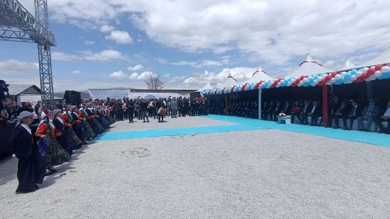 Bakan Yumaklı Van'da müjdeyi verdi: Hayvancılıkta dev destek projesi başlıyor