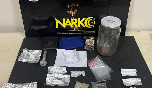 D&uuml;zce&rsquo;de su&ccedil; makinelerine narkotik darbesi: 45 su&ccedil; kayıtlı iki zehir taciri tutuklandı!