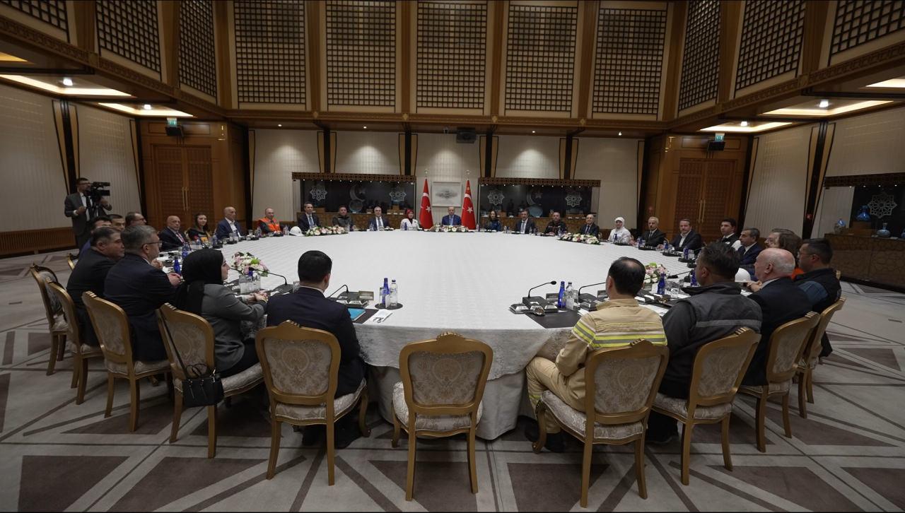 Cumhurbaşkanı Erdoğan, '1 Mayıs Emek ve Dayanışma Günü' nedeniyle işçi ve işveren temsilcilerini Külliye'de kabul etti.