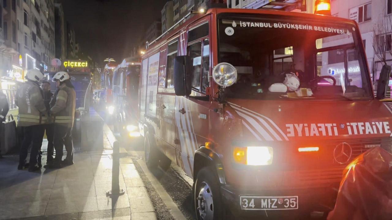 Olay yerine sağlık ve polis ekipleri sevk edildi. 