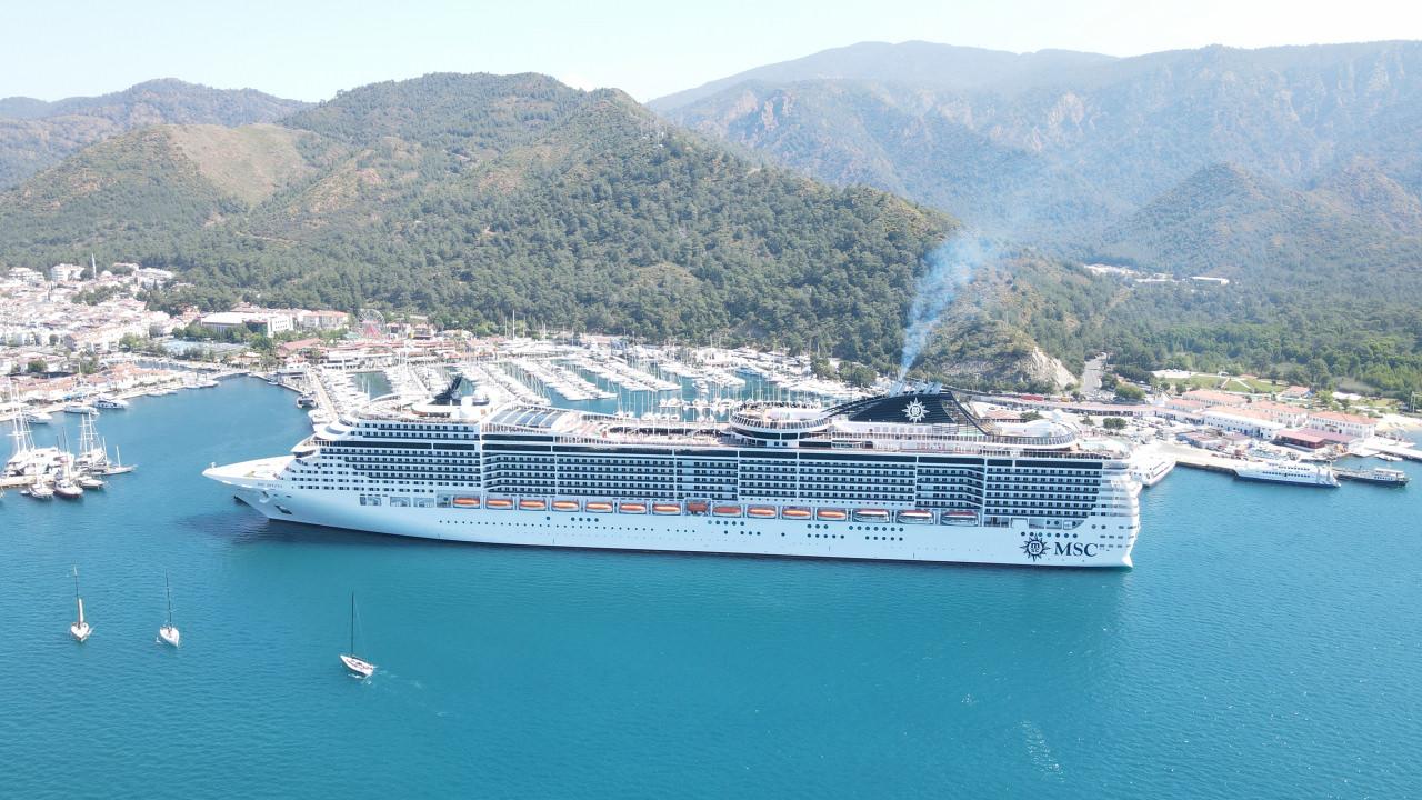 Ege limanlarında turist yoğunluğu: 8 bini aynı anda karaya çıktı!