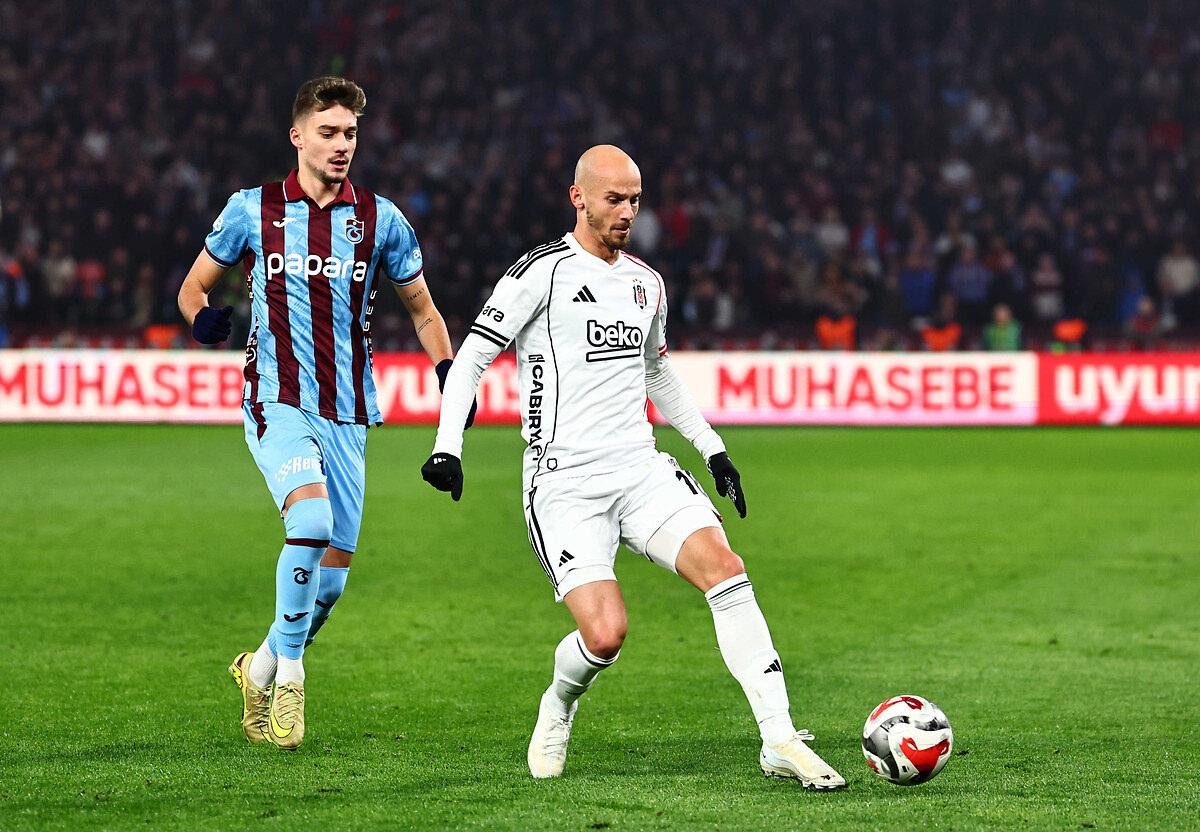Süper Lig'de sezonun ilk yarısında Trabzon'da oynanan Trabzonspor - Beşiktaş maçından bir kare
