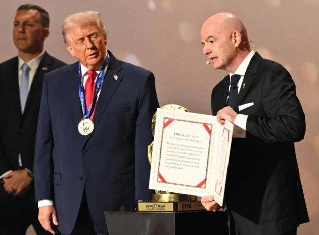ABD Başkanı Donald Trump, FIFA Başkanı Infantıno ile birlikte