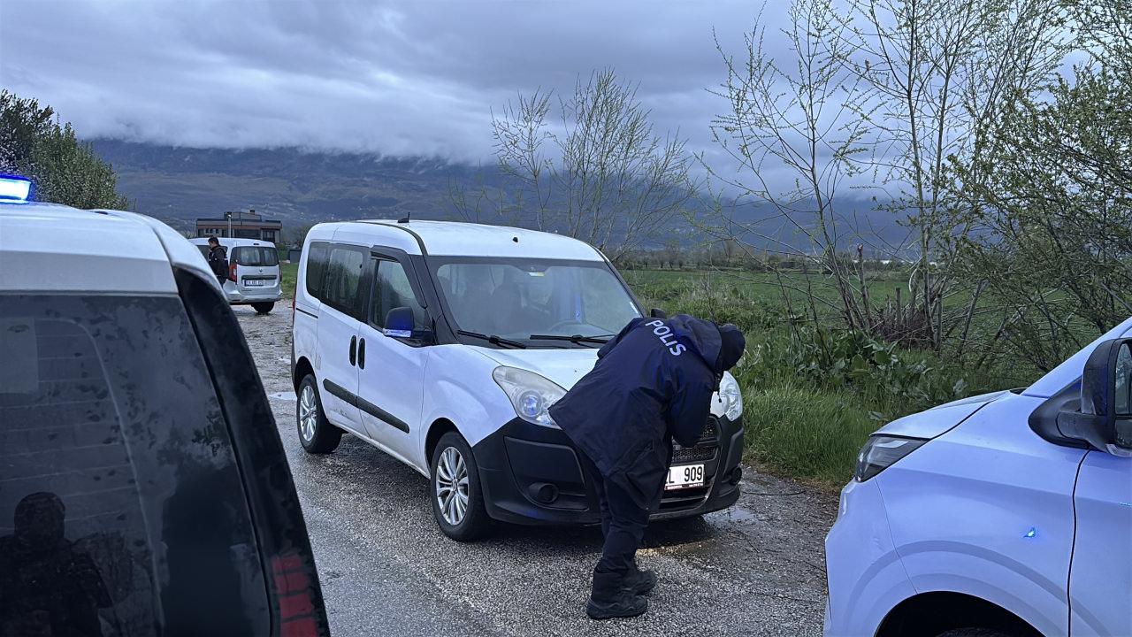 Bolu'da konuşmaya çağırdıkları gençleri vuran 3 şüpheli yakalandı.