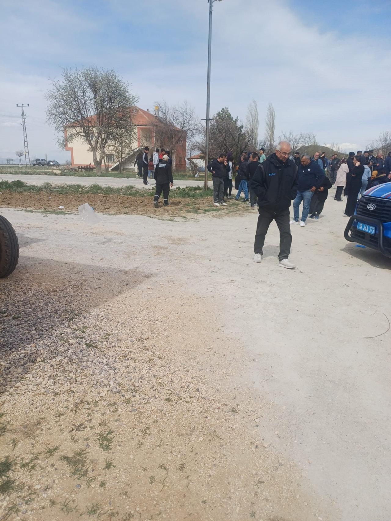 Bölgeye ekipler sevk edidli.