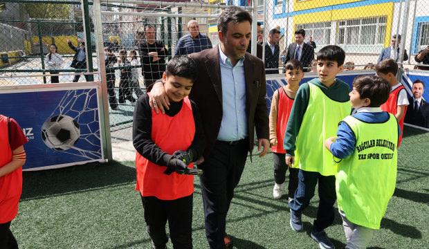 Bağcılar&rsquo;da sporla b&uuml;y&uuml;yen bir nesil hedefleniyor: 35 noktaya mini saha