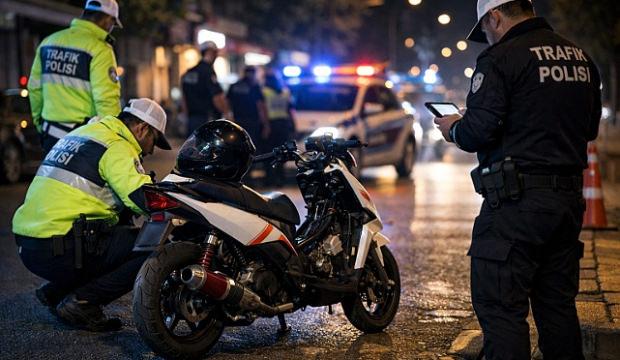 Bakan &Ccedil;ift&ccedil;i a&ccedil;ıkladı: Motosiklet s&uuml;r&uuml;c&uuml;lerine sıkı denetim yolda