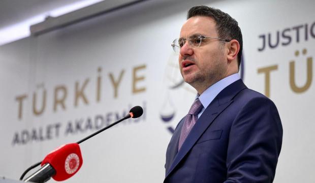 Bakan G&uuml;rlek: Vesayet ve darbe d&ouml;nemleri tamamen geride kaldı