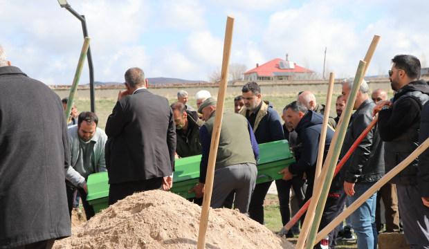 Başıboş k&ouml;pek faciası! 5 yaşındaki Hamza toprağa verildi