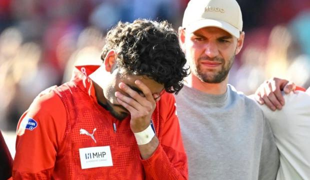 Bayer M&uuml;nih'ten T&uuml;rk yıldızın l&ouml;semi teşhisi konulan kız arkadaşına destek