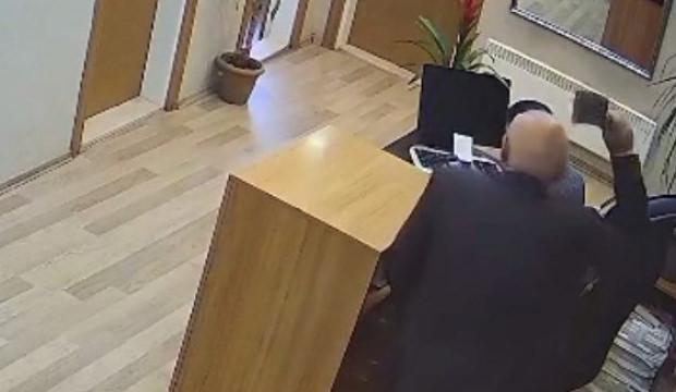Ordu&rsquo;da belediye başkanının sekreterine saltırlı saldırı anı kamerada