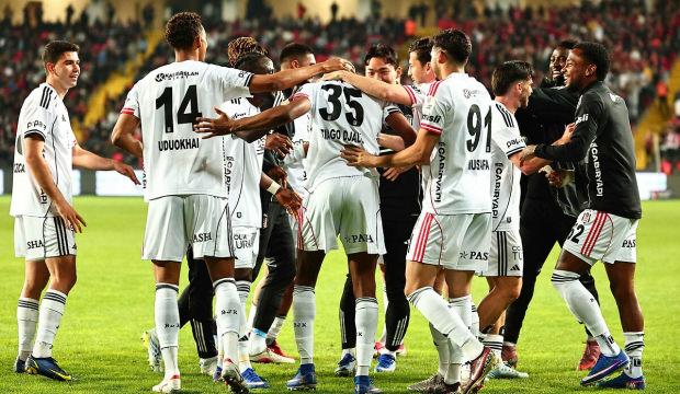 Beşiktaş, Gaziantep'te fişi ilk yarıda &ccedil;ekti
