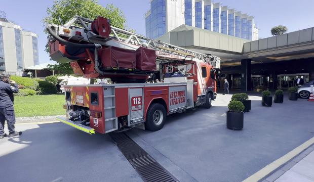 Beşiktaş'taki l&uuml;ks otelde yangın paniği: Vatandaşlar tahliye edildi