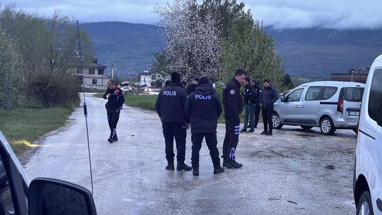 Olay yerine sağlık ve polis ekipleri sevk edildi. 