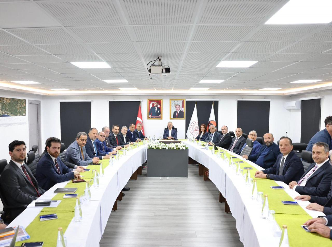 Bakan Uraloğlu müjdeyi verdi: 2,5 saatlik yol 18 dakikaya düşüyor