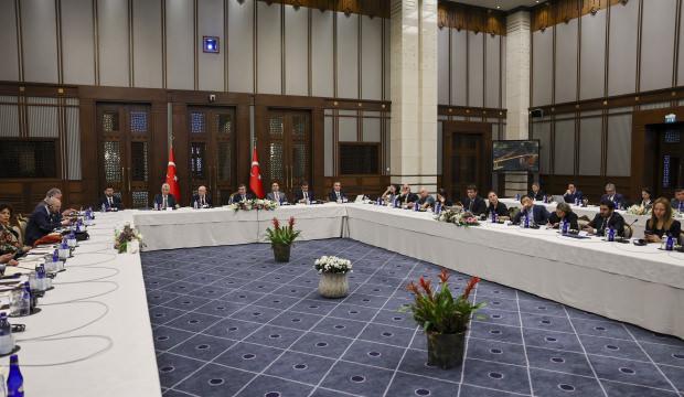 Cevdet Yılmaz&rsquo;dan net mesaj: T&uuml;rkiye &ccedil;atışmalardan uzak, yatırıma yakın!