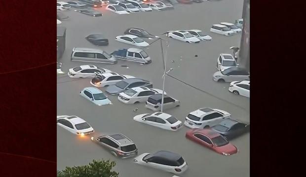 &Ccedil;in'de t&uuml;m şehir sele teslim oldu