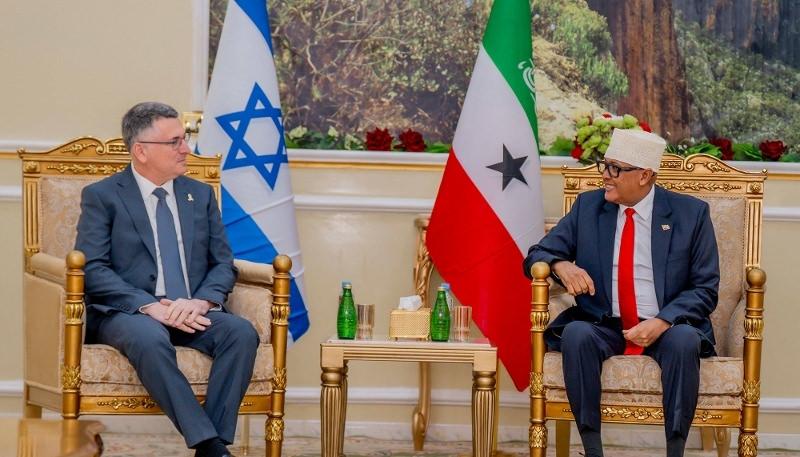 İsrail Dışişleri Bakanı Gideon Sa'ar ve Somaliland Başkanı Abdurrahman Muhammed Abdullahi