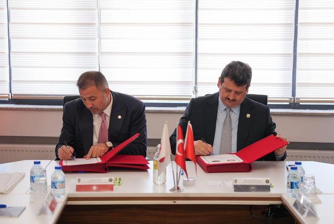 Polis Akademisi Başkanı Prof. Dr. Murat Balcı (sağda) ve Türkiye Judo Federasyonu Başkanı Sezer Huysuz (solda), protokol imzaladı.