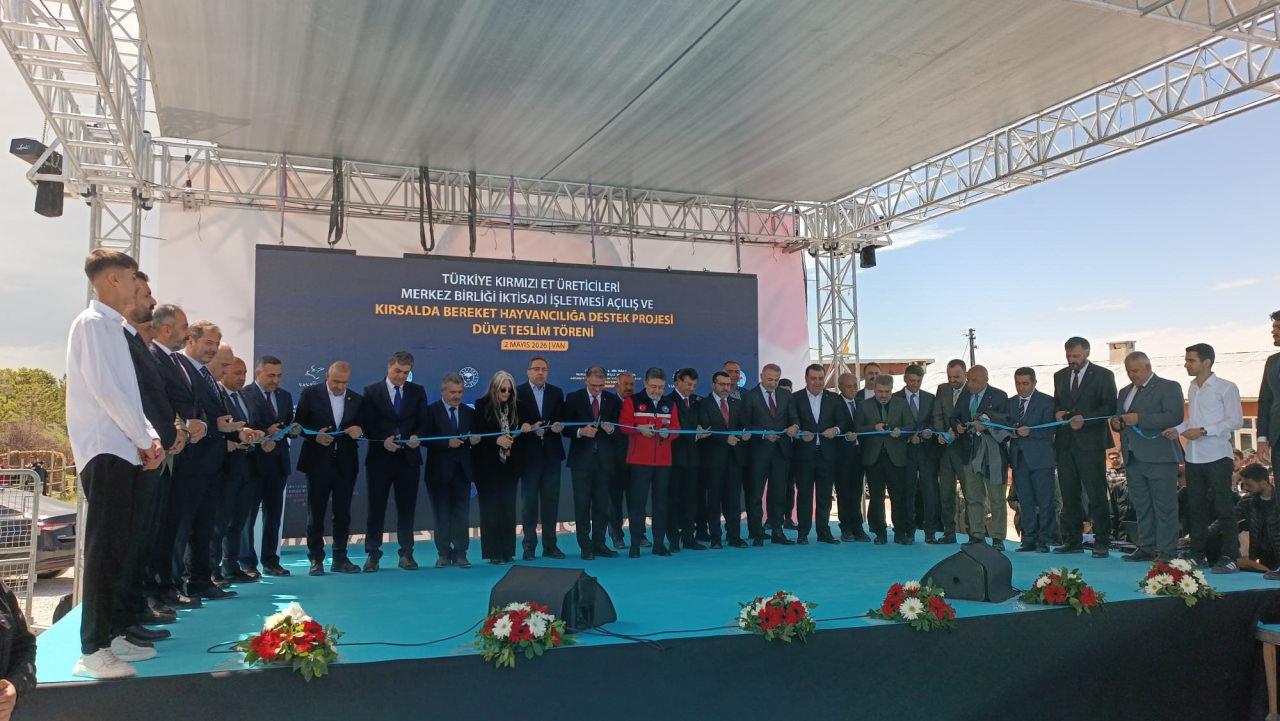 Bakan Yumaklı Van'da müjdeyi verdi: Hayvancılıkta dev destek projesi başlıyor