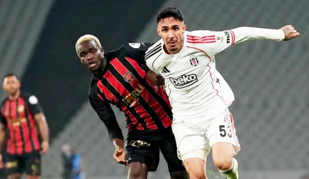 Devis Vasquez ilk kez kaleye ge&ccedil;iyor! Beşiktaş-Fatih Karag&uuml;mr&uuml;k! Muhtemel 11'ler