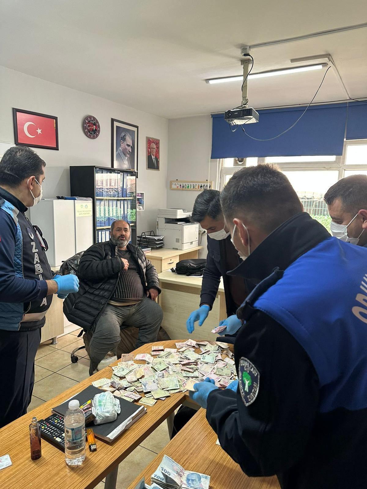 Yunus G., 13 Nisan'da da Niğde'den Eskişehir'e gelip dilencilikten kaptırdığı 30 bin 200 TL'sini zabıta ekiplerine yakalatmıştı. 
