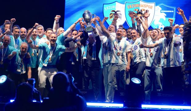 Erzurumspor tarih yazdı! Dadaşlar şehri bayram yerine &ccedil;evirdi