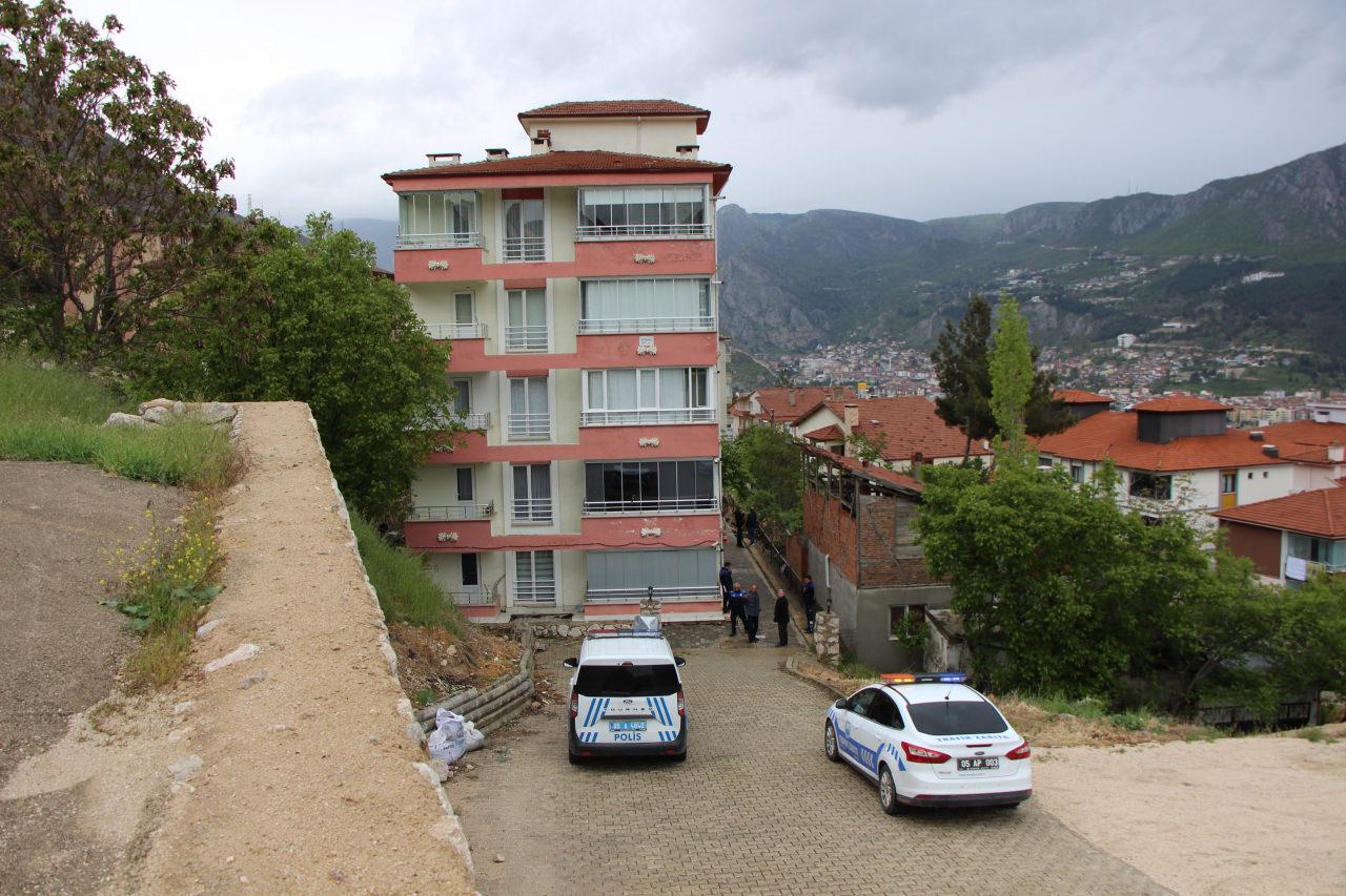 Olay yerine çok sayıda ekip sevk edildi. 