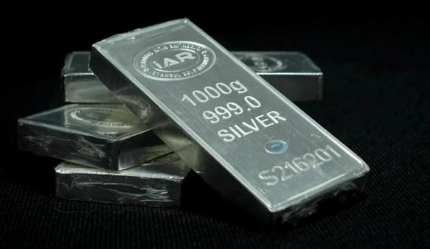 G&uuml;m&uuml;ş fiyatları merkez bankası kararları &ouml;ncesi d&uuml;ş&uuml;ş eğilimini hızlandırıyor